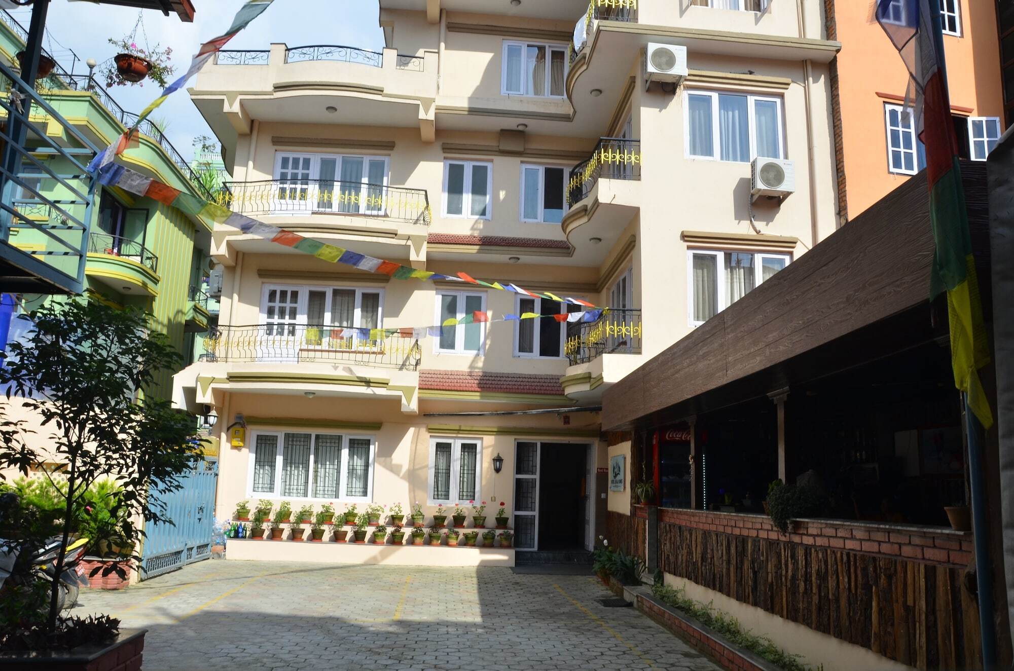 Oyo 720 Lekali Homes And Restaurant Kathmandu Bagian luar foto